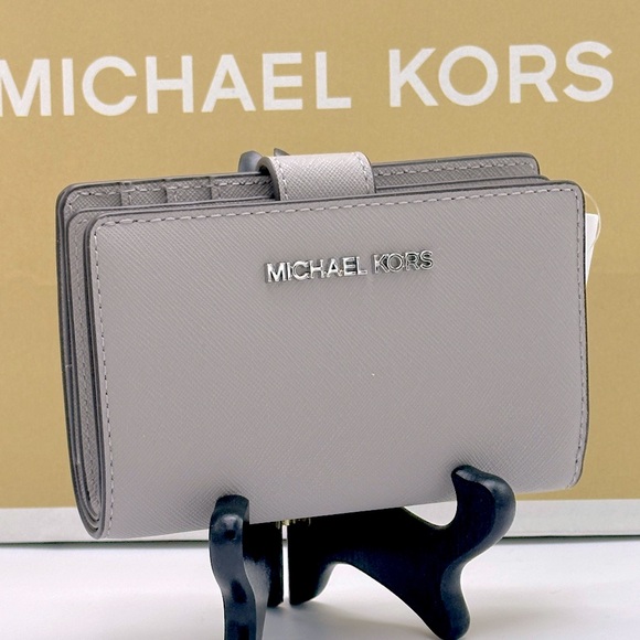 Michael Kors Handbags - MICHAEL KORS Medium Saffiano Leather Bifold CN Wallet
PEARL GREY
NWT